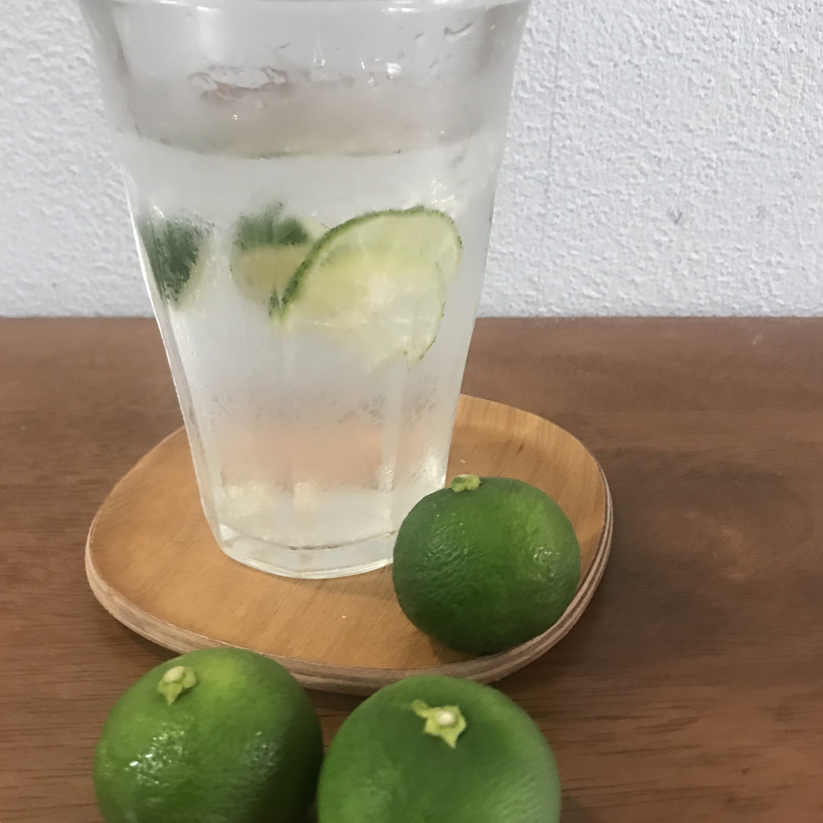 すだちのデトックスウォーター